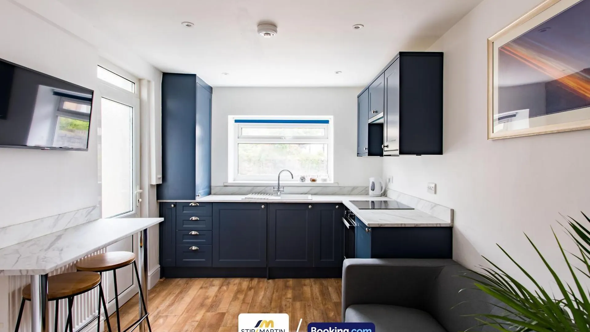 2 Bed Apartment By Stirkmartin Stays Short Lets & Serviced Accommodation Cardiff With Free Parking & 7Mins To City Centre